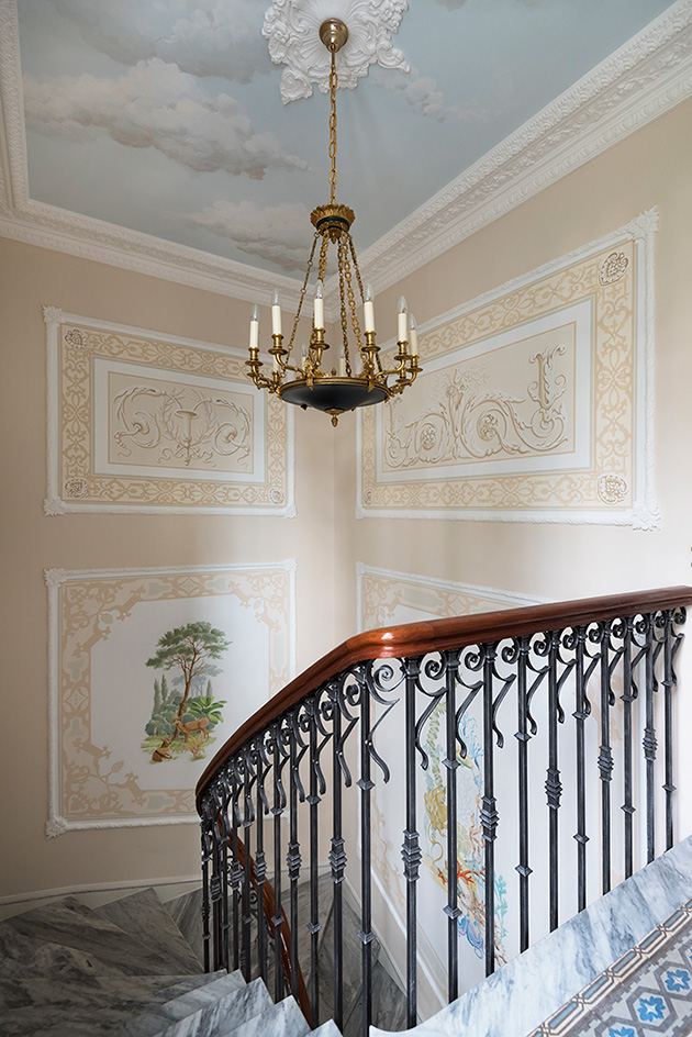 Décor peint escalier villa Cap d'Antibes